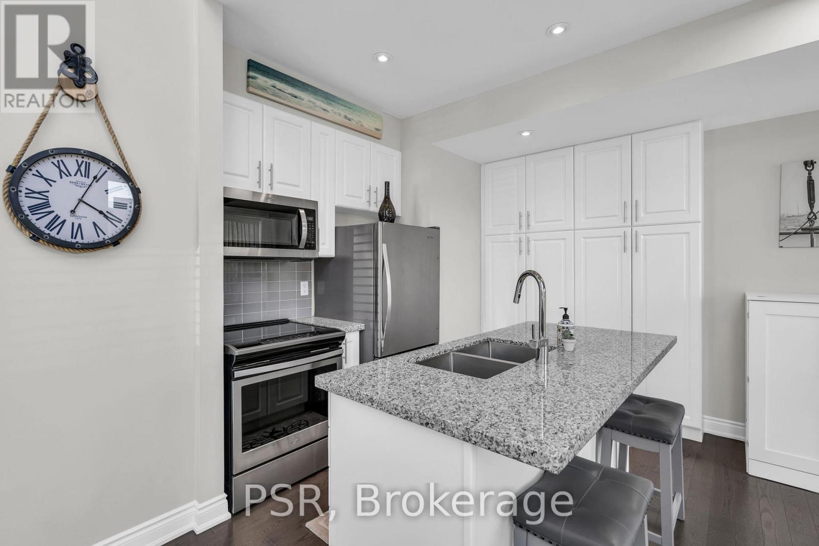 44 Carrick Trail, Gravenhurst (Wood (Gravenhurst)), ON - Indoor Photo Showing Kitchen With Double Sink With Upgraded Kitchen