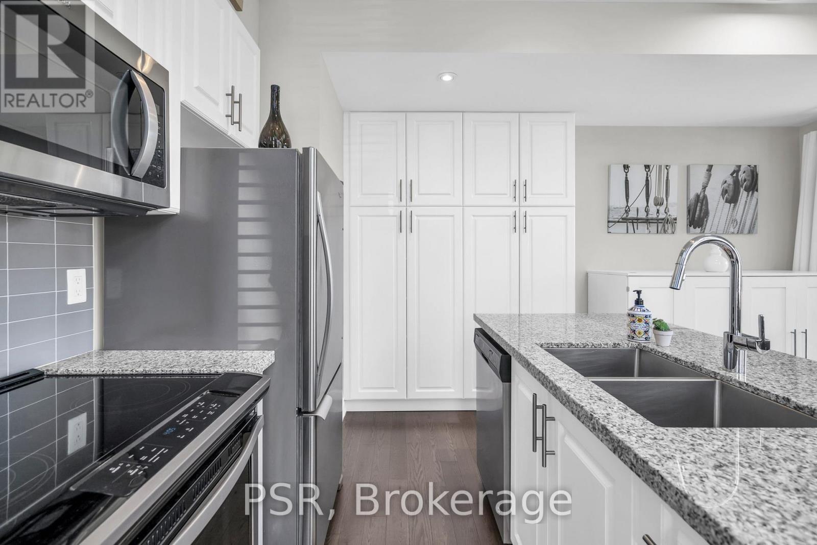 44 Carrick Trail, Gravenhurst (Wood (Gravenhurst)), ON - Indoor Photo Showing Kitchen With Double Sink With Upgraded Kitchen