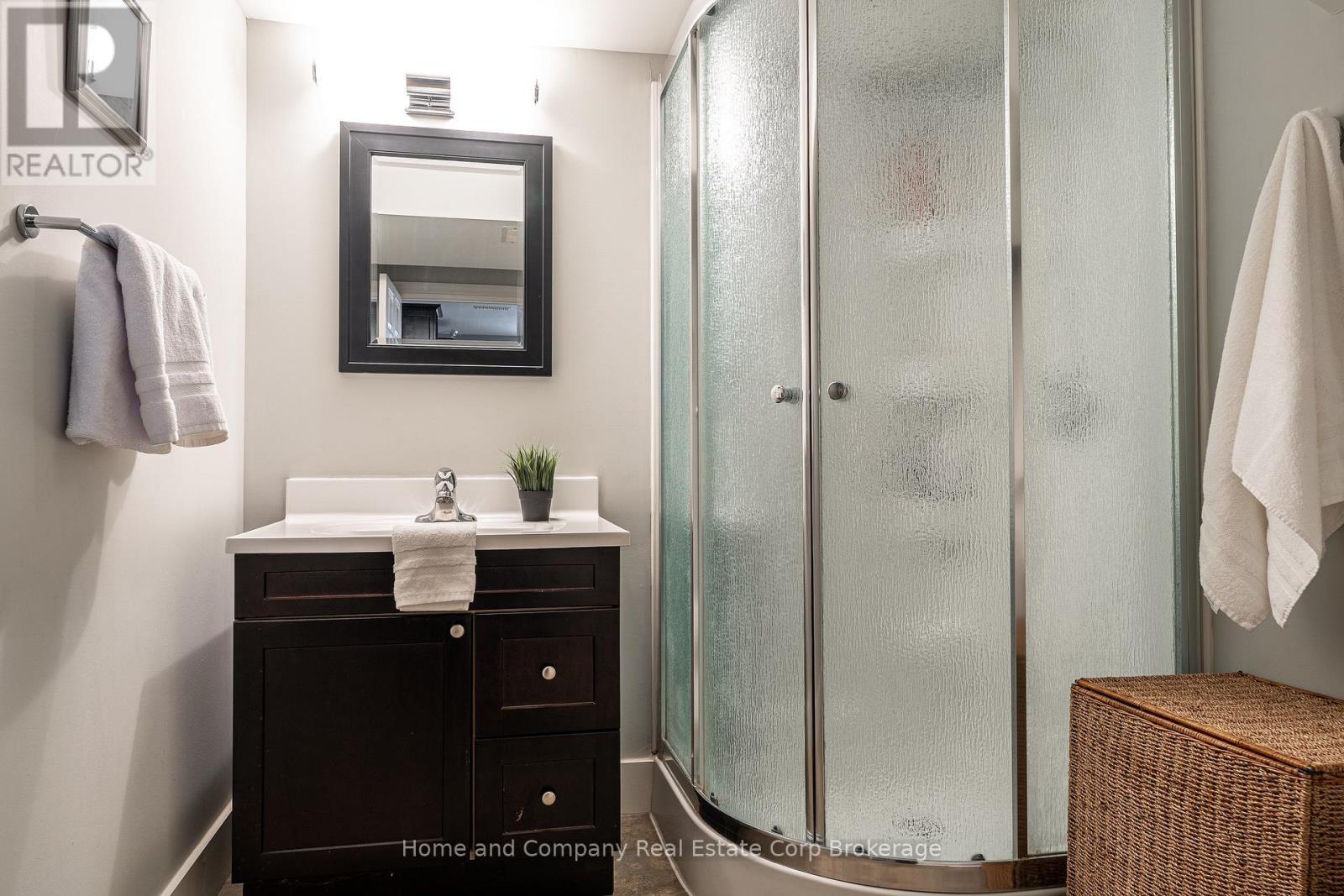 3 Piece Bathroom - 12 Somerset Street, Stratford, ON - Indoor Photo Showing Bathroom