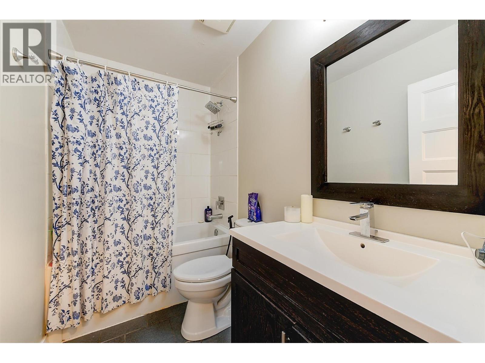 620 - 622 Birch Avenue, Kelowna, BC - Indoor Photo Showing Bathroom