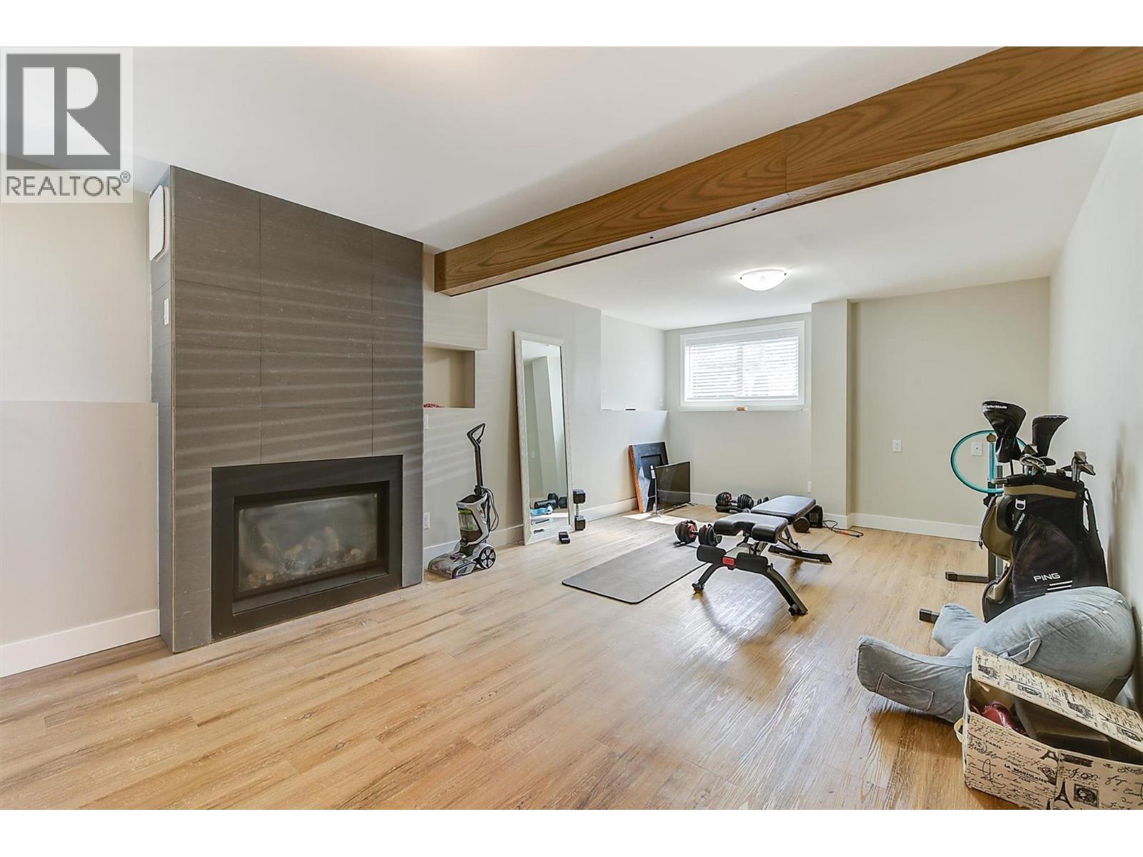 620 - 622 Birch Avenue, Kelowna, BC - Indoor With Fireplace