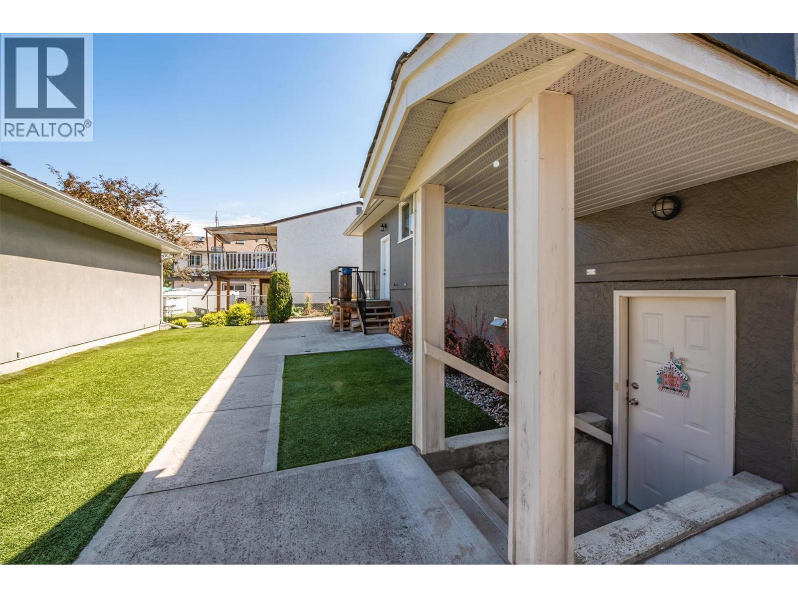 620 - 622 Birch Avenue, Kelowna, BC - Outdoor With Exterior