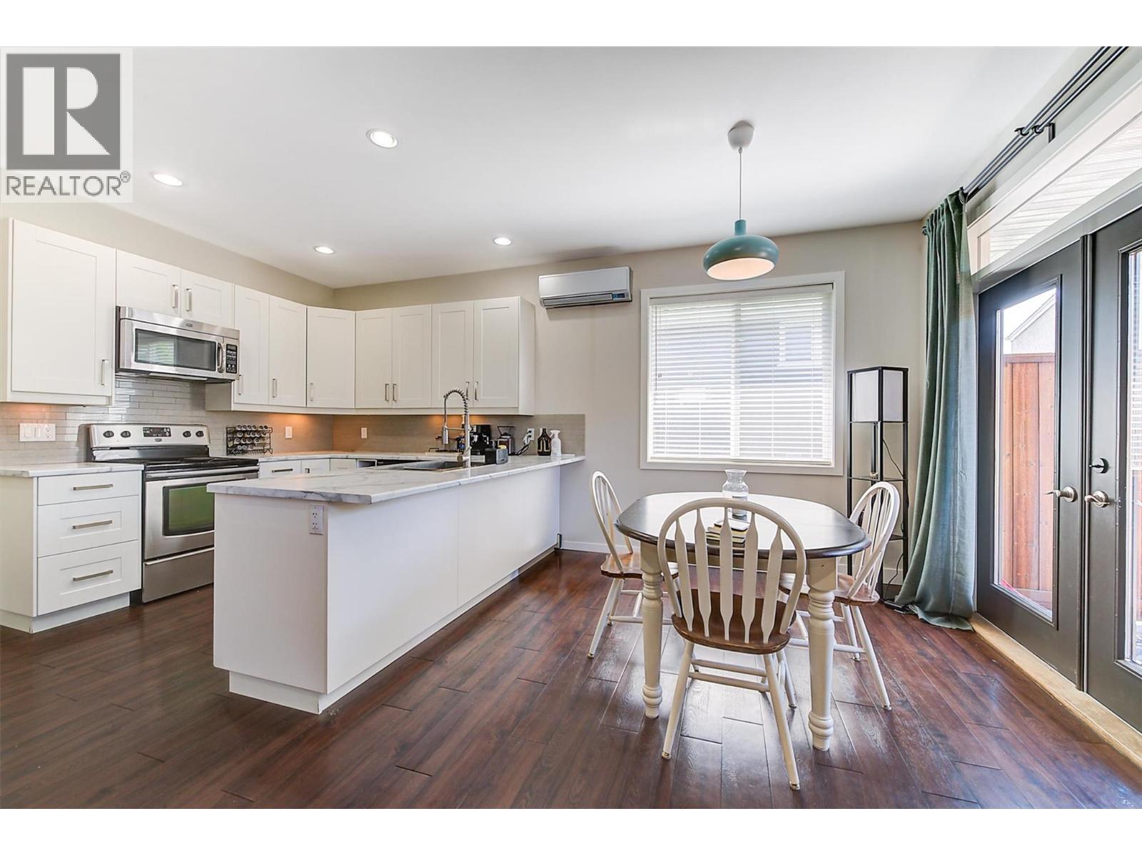 620 - 622 Birch Avenue, Kelowna, BC - Indoor