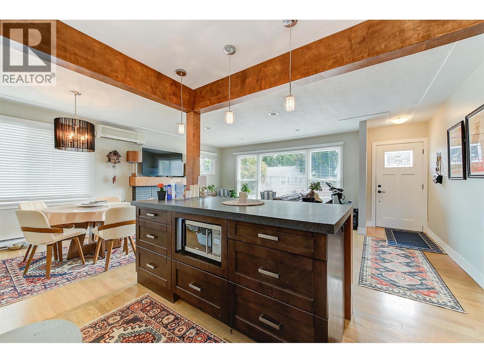 620 - 622 Birch Avenue, Kelowna, BC - Indoor