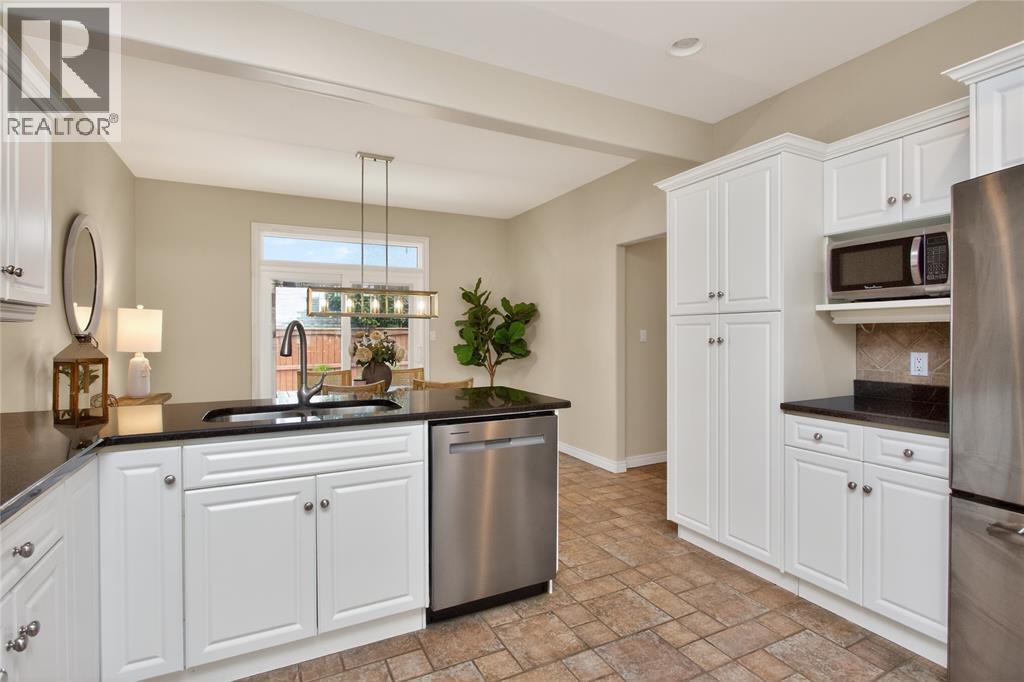 2016 Thelma Avenue, Sarnia, ON - Indoor Photo Showing Kitchen With Double Sink
