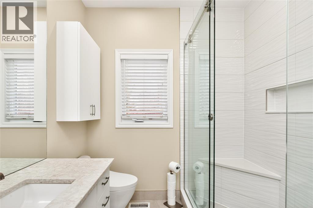 2016 Thelma Avenue, Sarnia, ON - Indoor Photo Showing Bathroom