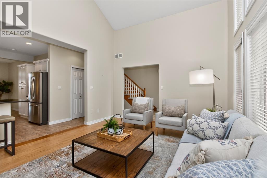 2016 Thelma Avenue, Sarnia, ON - Indoor Photo Showing Living Room