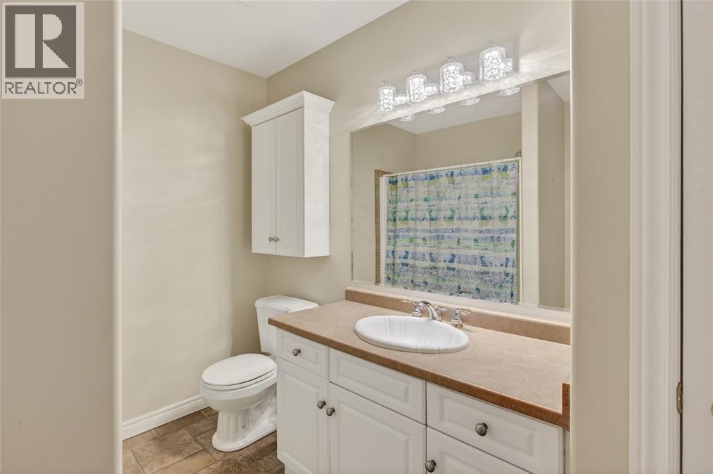 2016 Thelma Avenue, Sarnia, ON - Indoor Photo Showing Bathroom