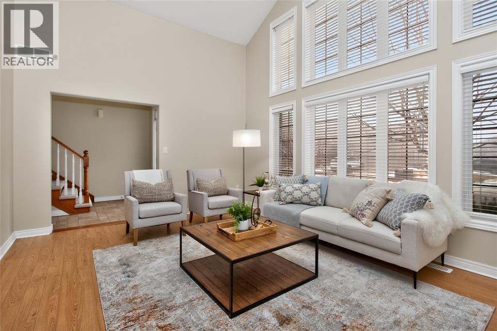 2016 Thelma Avenue, Sarnia, ON - Indoor Photo Showing Living Room