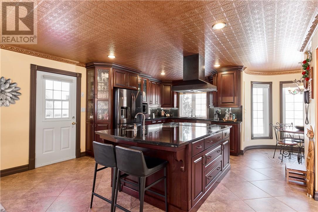 333 Garson Coniston Road, Garson, ON - Indoor Photo Showing Kitchen