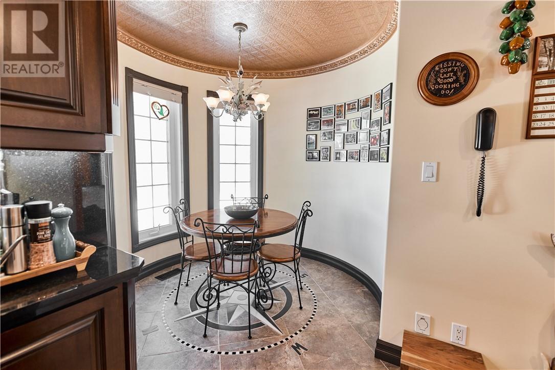 333 Garson Coniston Road, Garson, ON - Indoor Photo Showing Dining Room