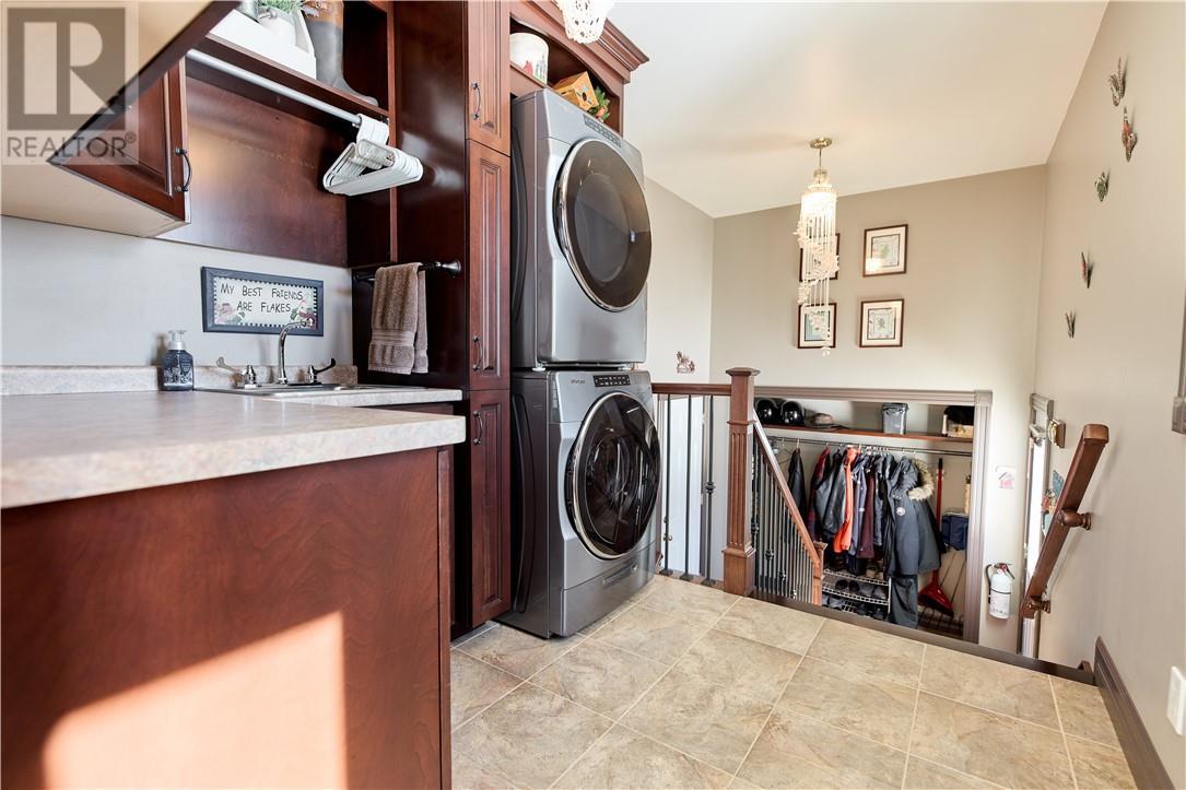 333 Garson Coniston Road, Garson, ON - Indoor Photo Showing Laundry Room