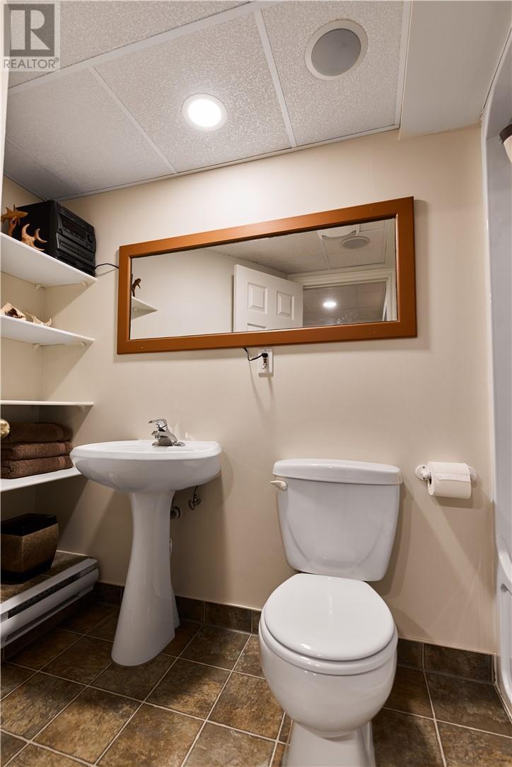 333 Garson Coniston Road, Garson, ON - Indoor Photo Showing Bathroom