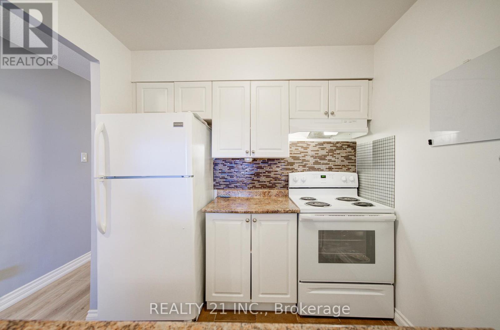 607 - 1665 Pickering Parkway, Pickering, ON - Indoor Photo Showing Kitchen