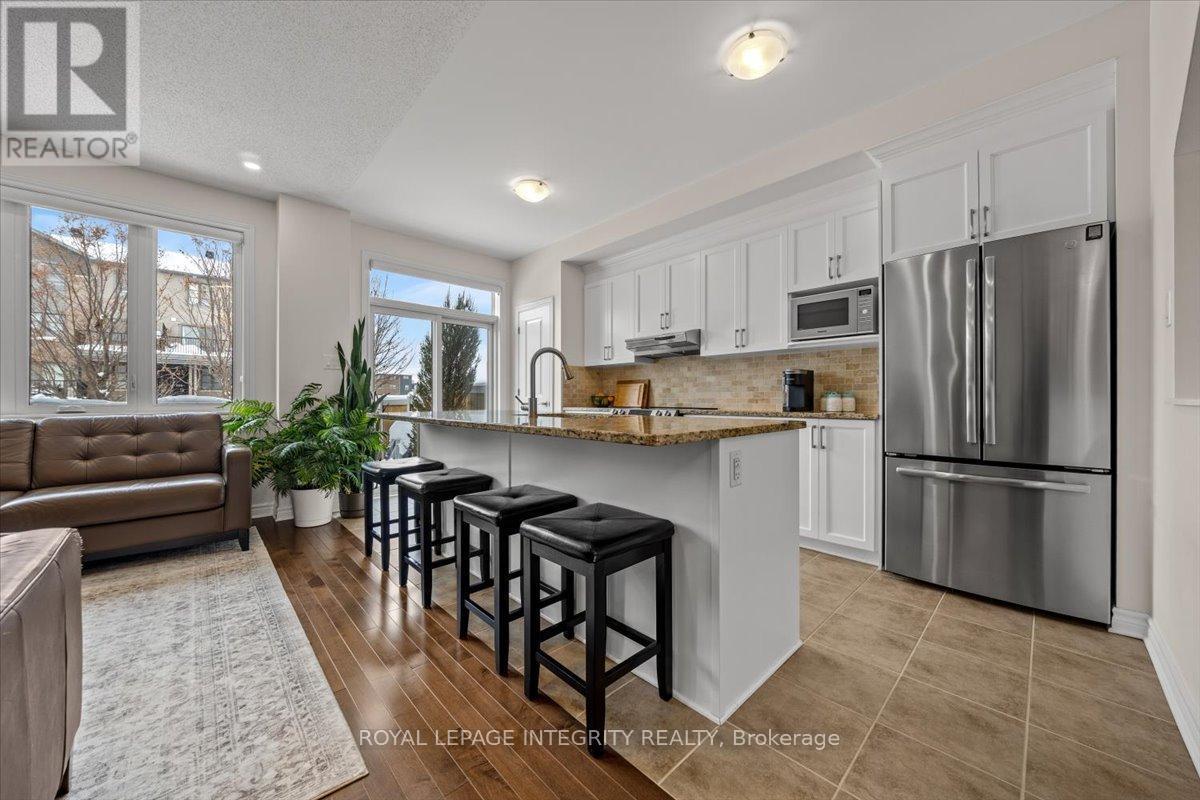 259 Hepatica Way, Ottawa, ON - Indoor Photo Showing Kitchen With Upgraded Kitchen