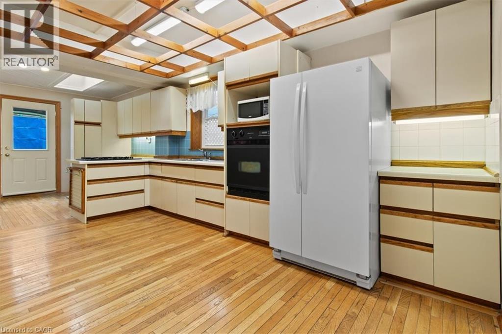 28 Glendale Avenue S, Hamilton, ON - Indoor Photo Showing Kitchen