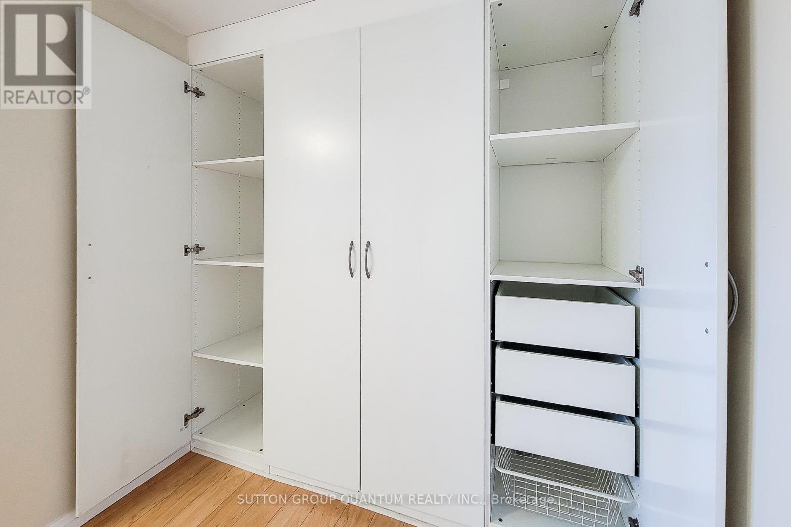 Bedroom Closet - #Lower - 1333 Epton Crescent, Mississauga, ON - Indoor Photo Showing Other Room
