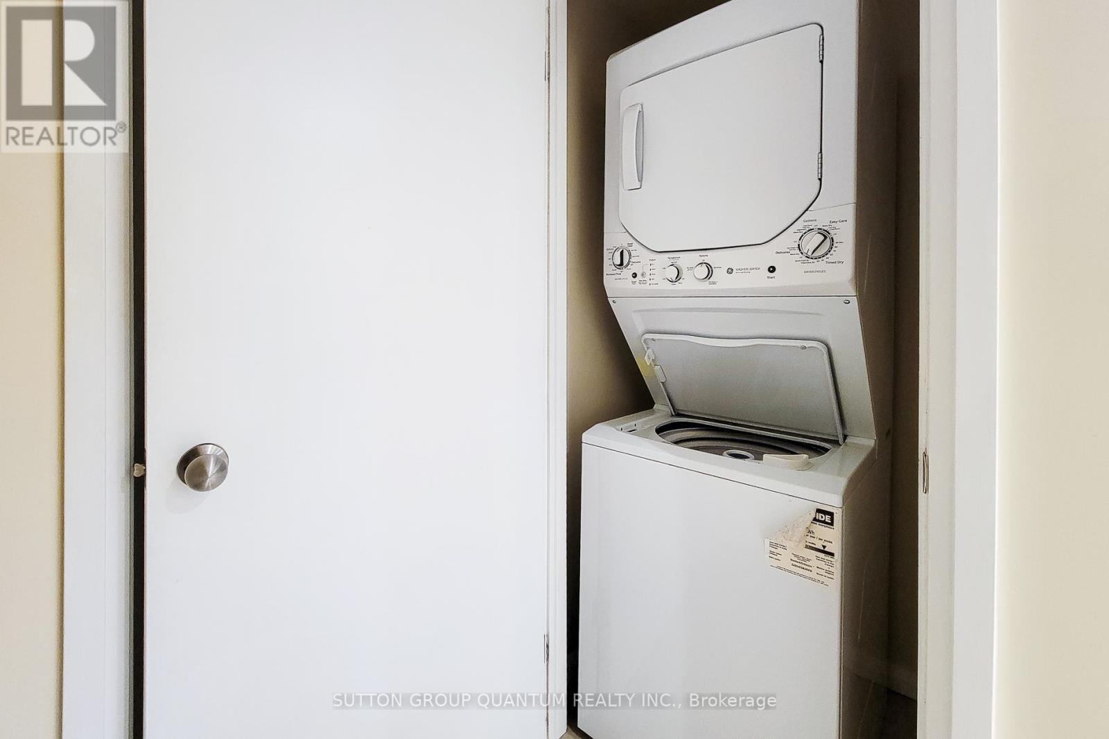 Private Laundry - #Lower - 1333 Epton Crescent, Mississauga, ON - Indoor Photo Showing Laundry Room