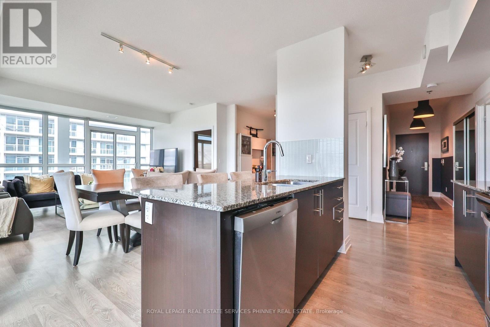 1709 - 55 Speers Road, Oakville, ON - Indoor