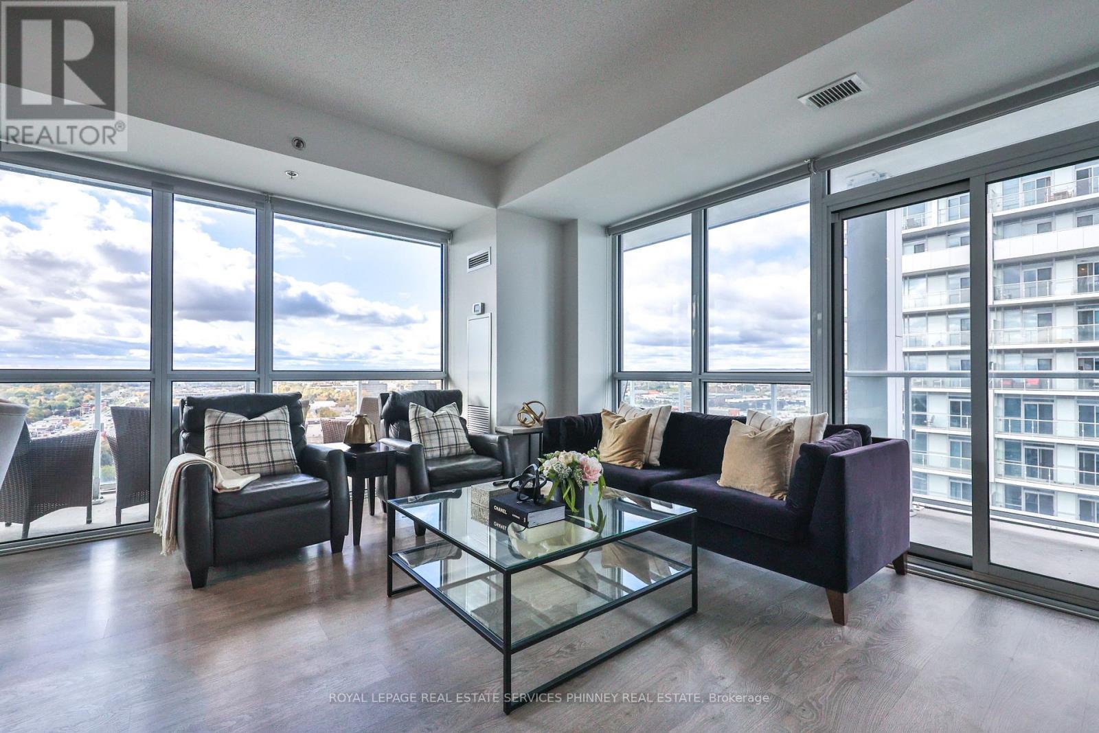 1709 - 55 Speers Road, Oakville, ON - Indoor Photo Showing Living Room