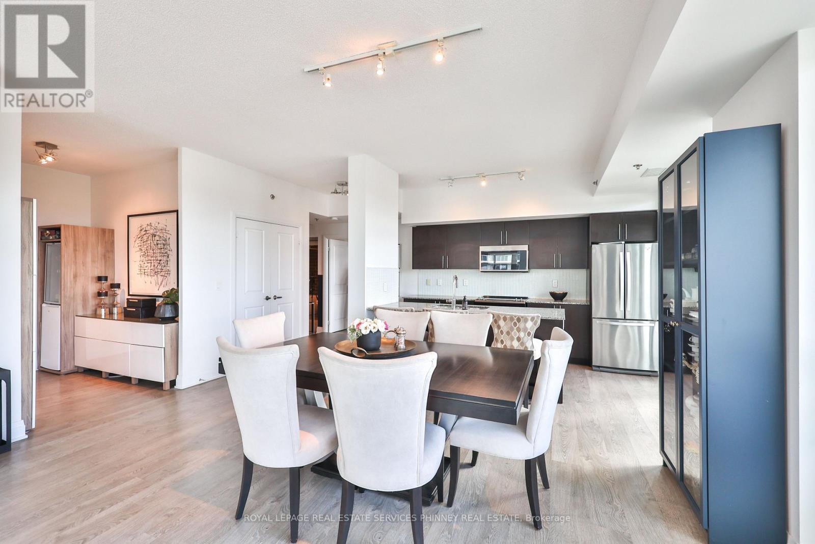 1709 - 55 Speers Road, Oakville, ON - Indoor