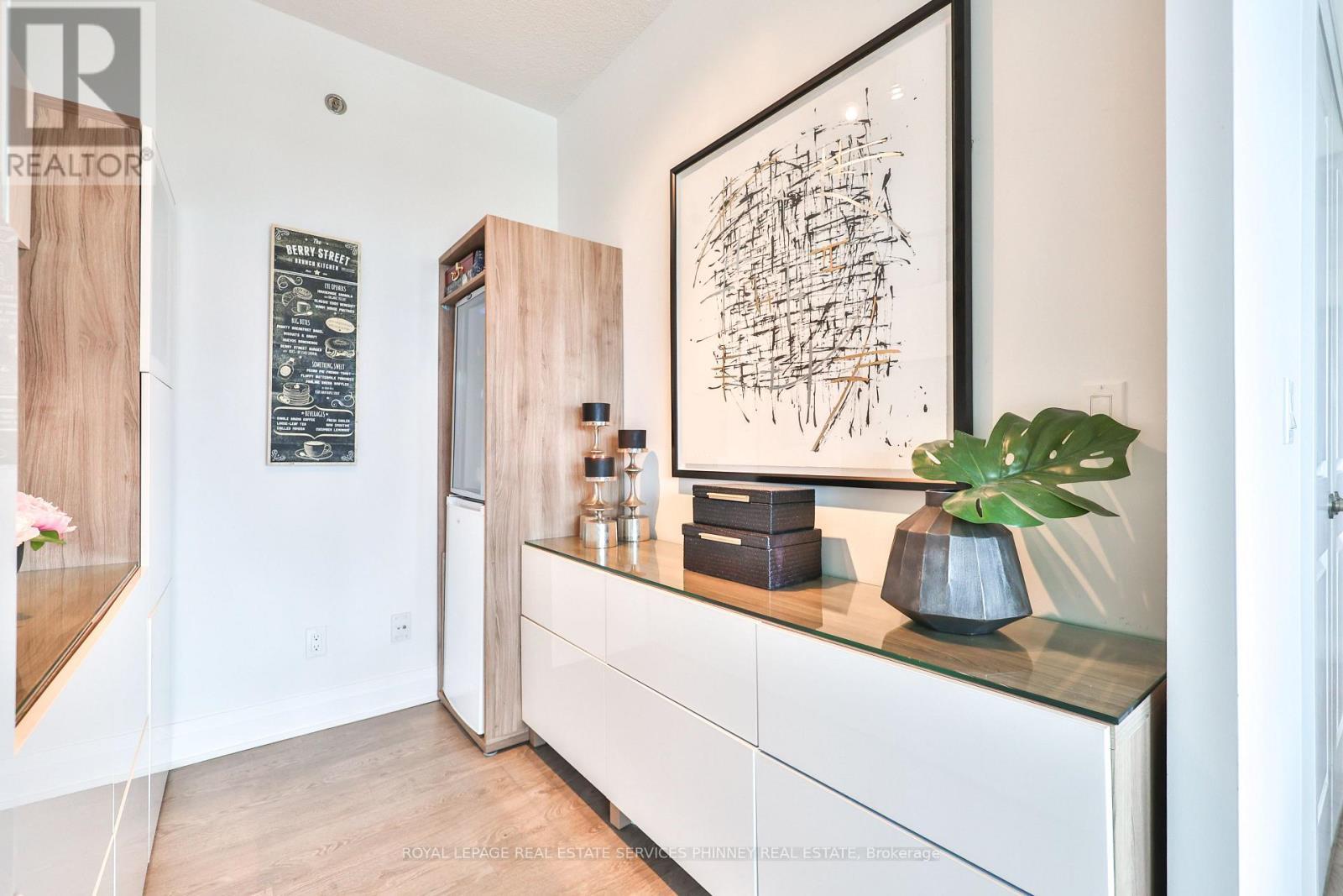 1709 - 55 Speers Road, Oakville, ON - Indoor Photo Showing Other Room