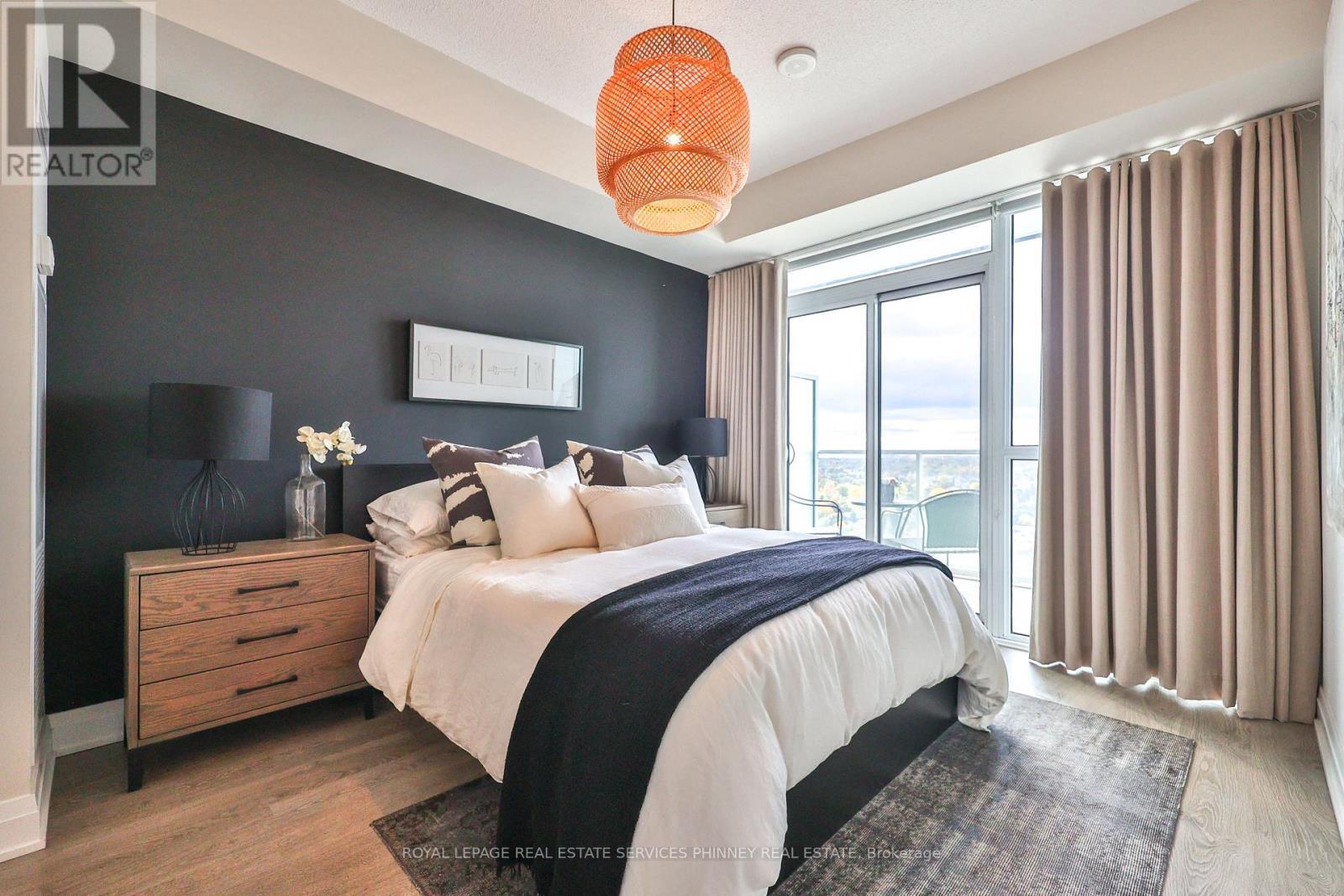 1709 - 55 Speers Road, Oakville, ON - Indoor Photo Showing Bedroom