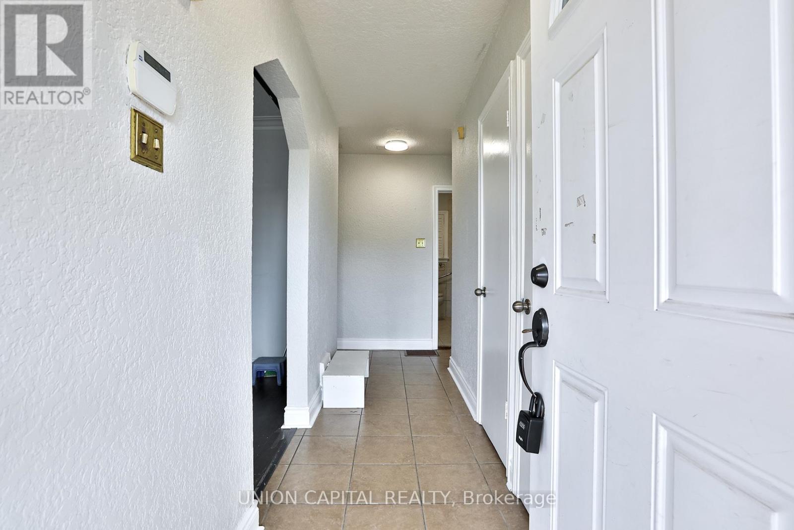 38 Claver Avenue, Toronto, ON - Indoor Photo Showing Other Room