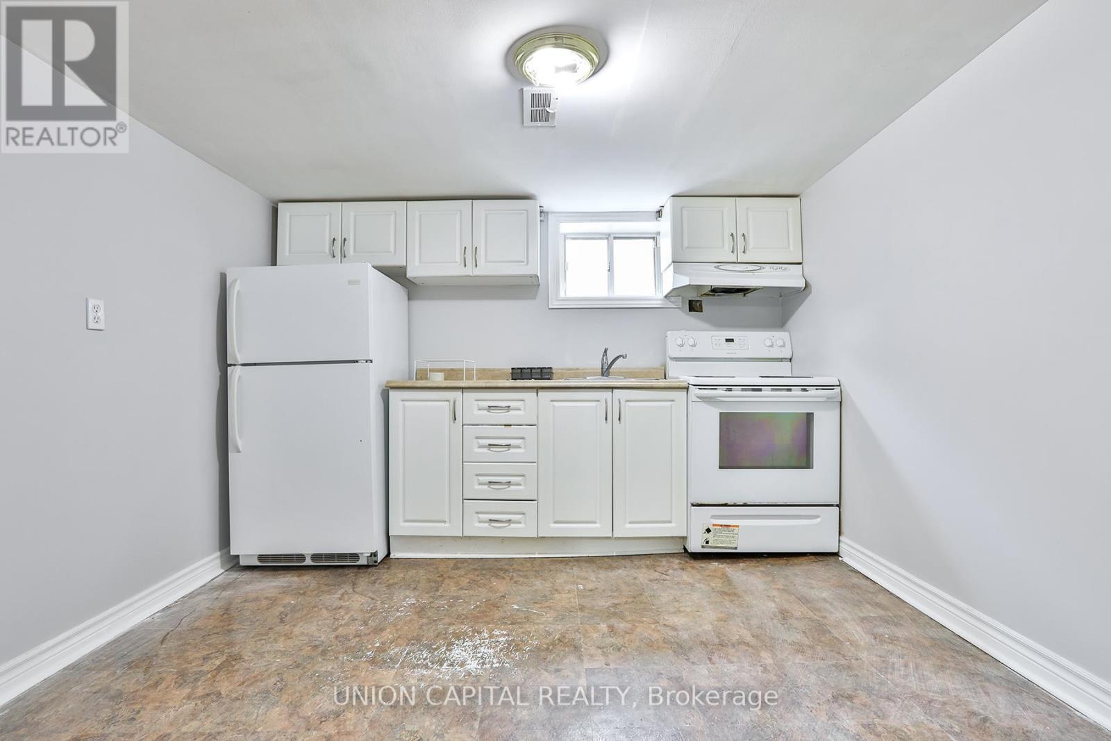 38 Claver Avenue, Toronto, ON - Indoor Photo Showing Kitchen
