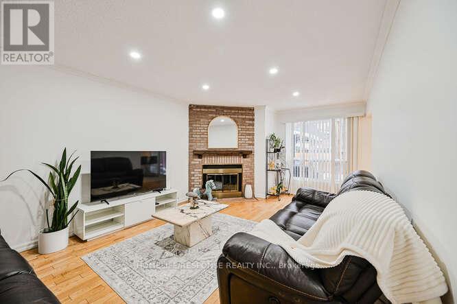 6103 Prairie Circle, Mississauga, ON - Indoor Photo Showing Living Room With Fireplace