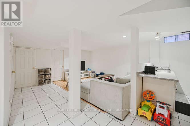 6103 Prairie Circle, Mississauga, ON - Indoor Photo Showing Other Room