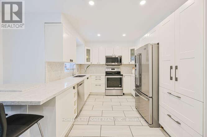 6103 Prairie Circle, Mississauga, ON - Indoor Photo Showing Kitchen