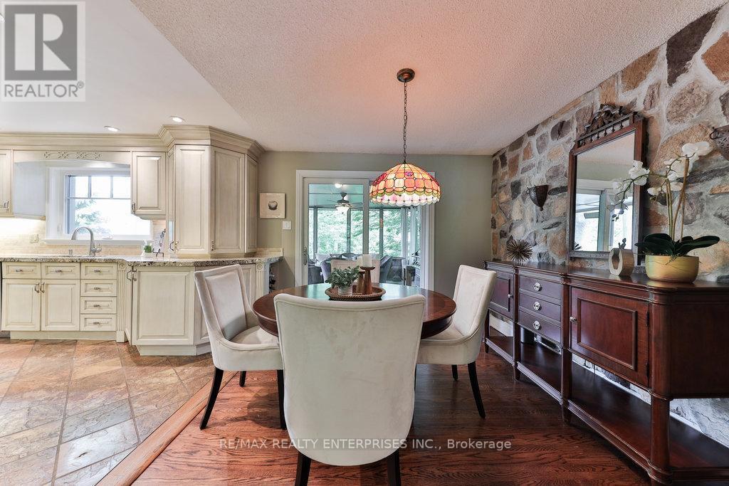 1293 Greenoaks Drive, Mississauga, ON - Indoor Photo Showing Dining Room