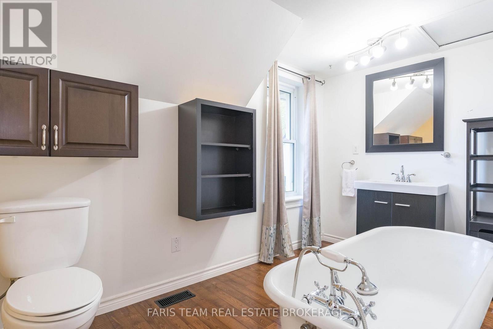 139 Veterans Lane, Tay, ON - Indoor Photo Showing Bathroom