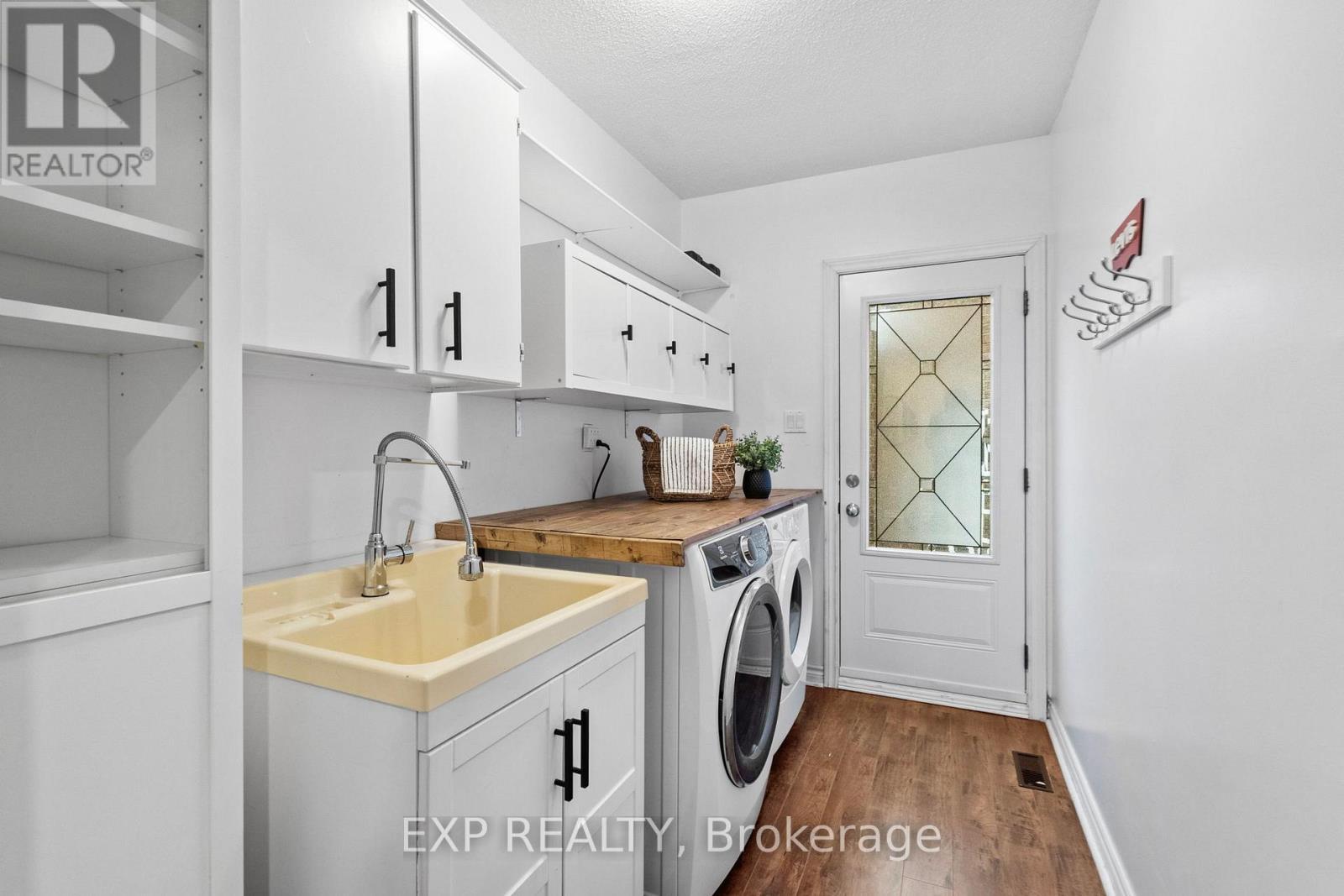 3005 Olympus Mews, Mississauga, ON - Indoor Photo Showing Laundry Room