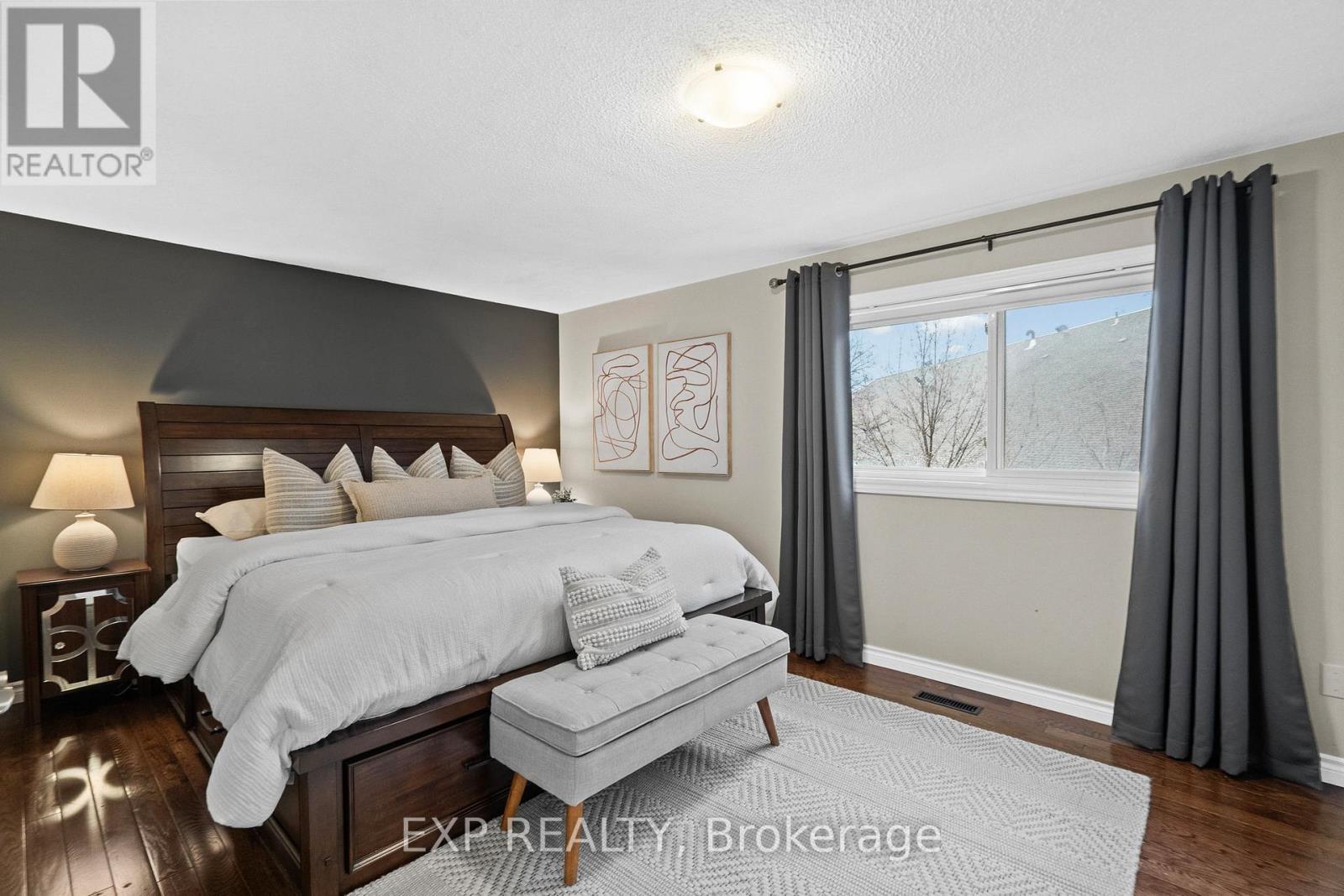 3005 Olympus Mews, Mississauga, ON - Indoor Photo Showing Bedroom