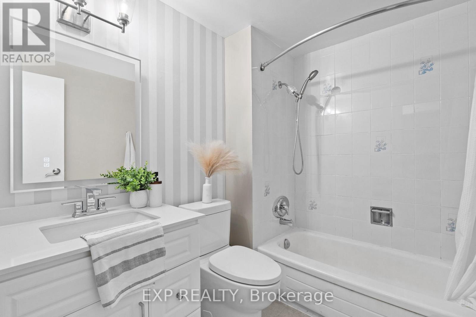 3005 Olympus Mews, Mississauga, ON - Indoor Photo Showing Bathroom