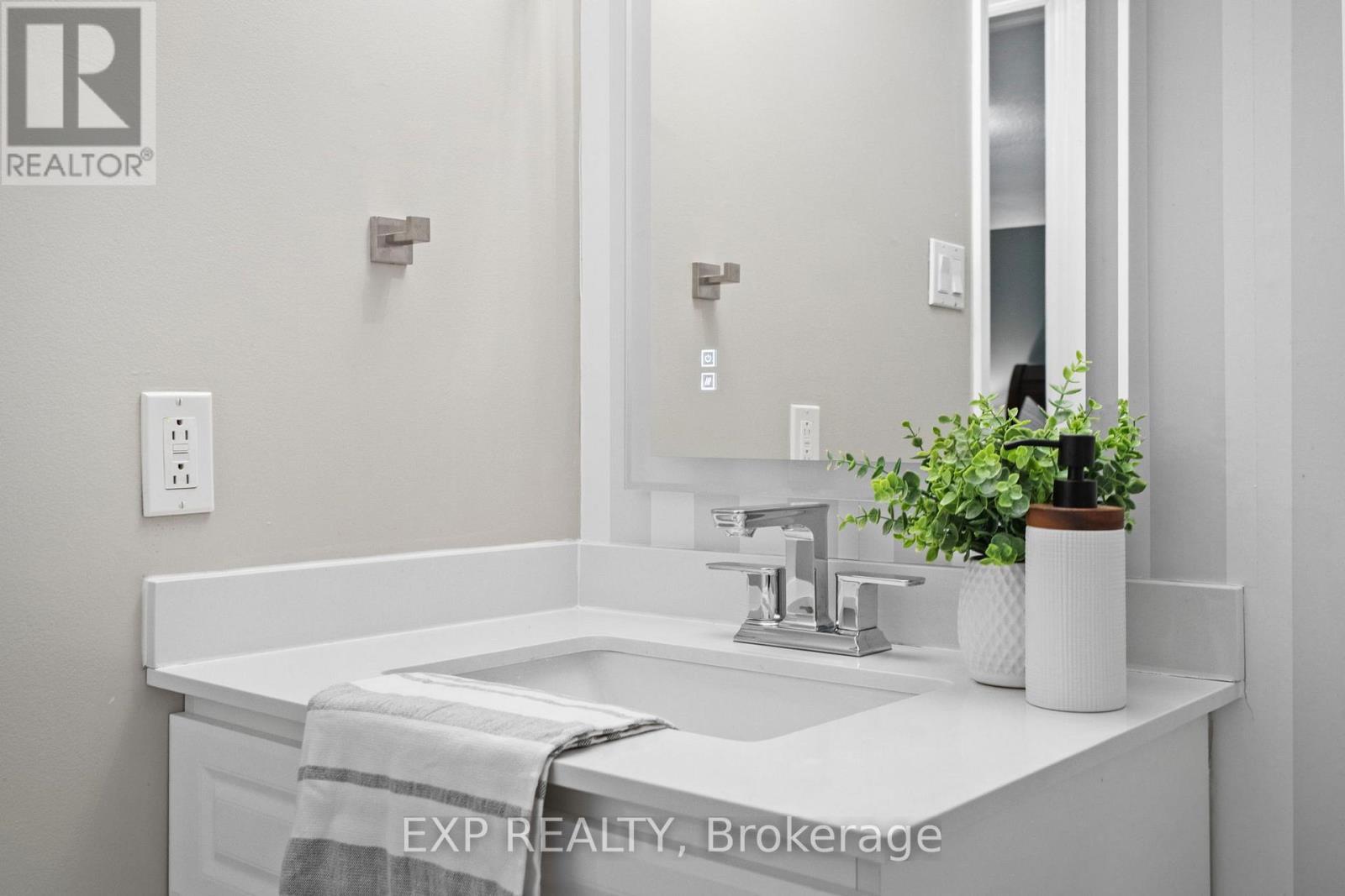 3005 Olympus Mews, Mississauga, ON - Indoor Photo Showing Bathroom