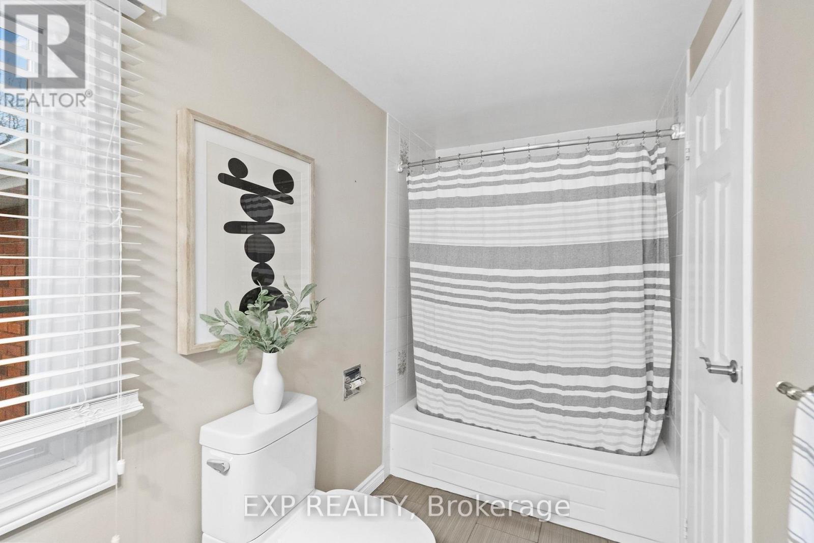 3005 Olympus Mews, Mississauga, ON - Indoor Photo Showing Bathroom