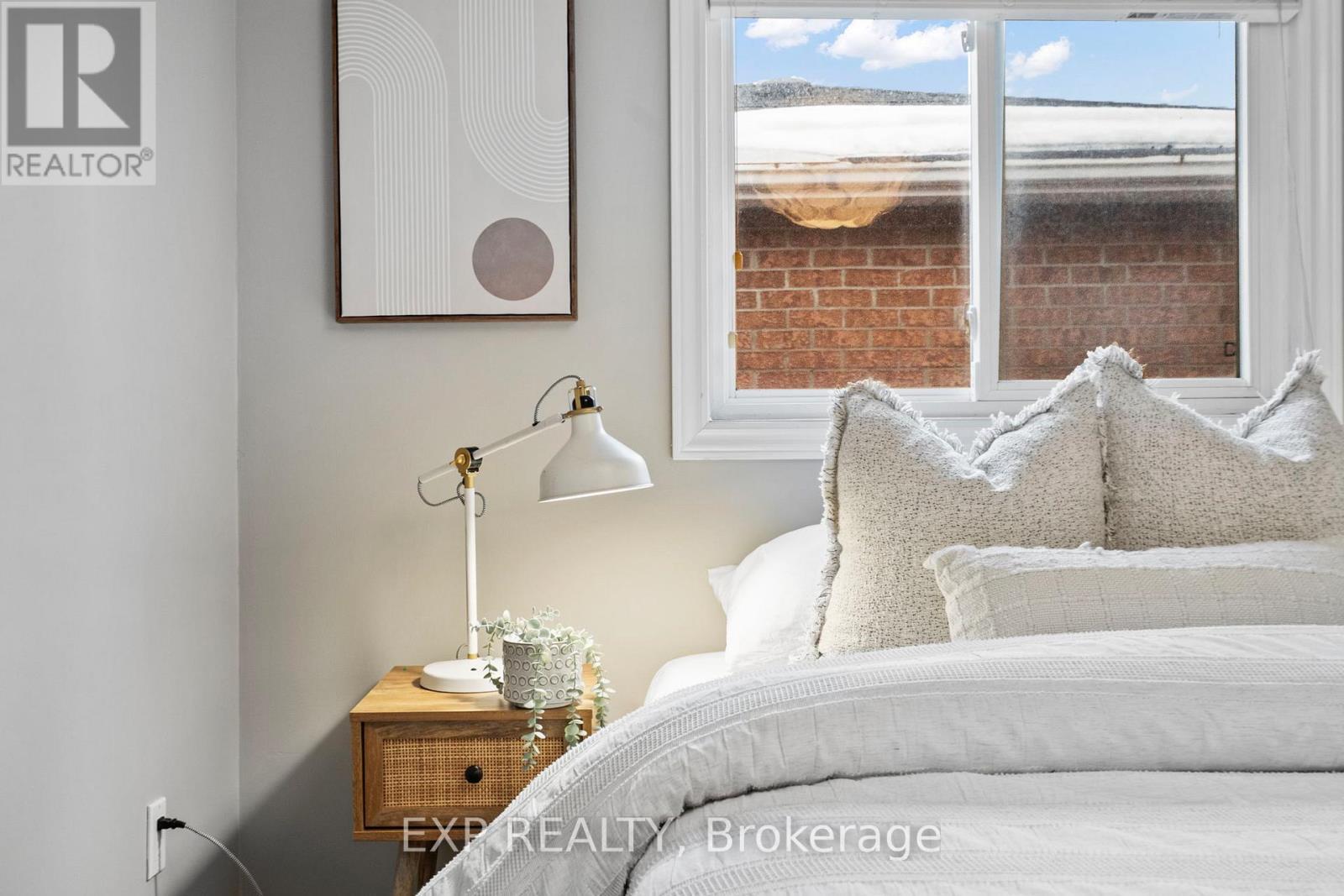 3005 Olympus Mews, Mississauga, ON - Indoor Photo Showing Bedroom