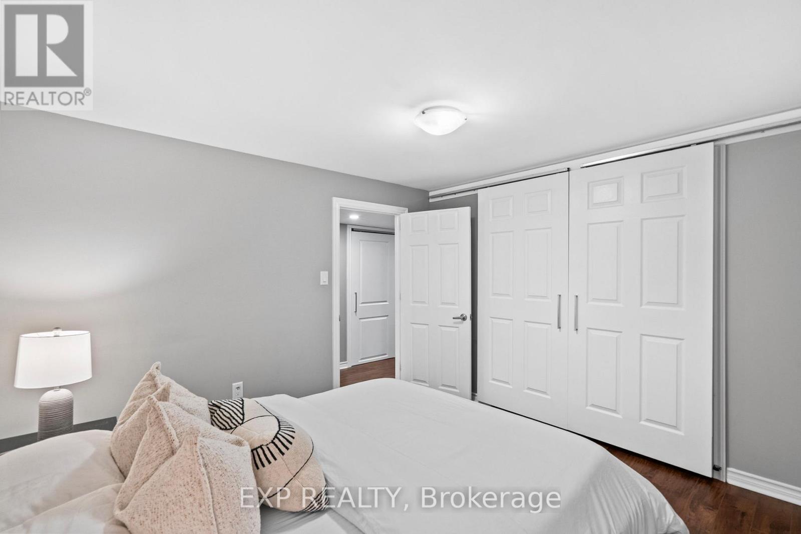 3005 Olympus Mews, Mississauga, ON - Indoor Photo Showing Bedroom