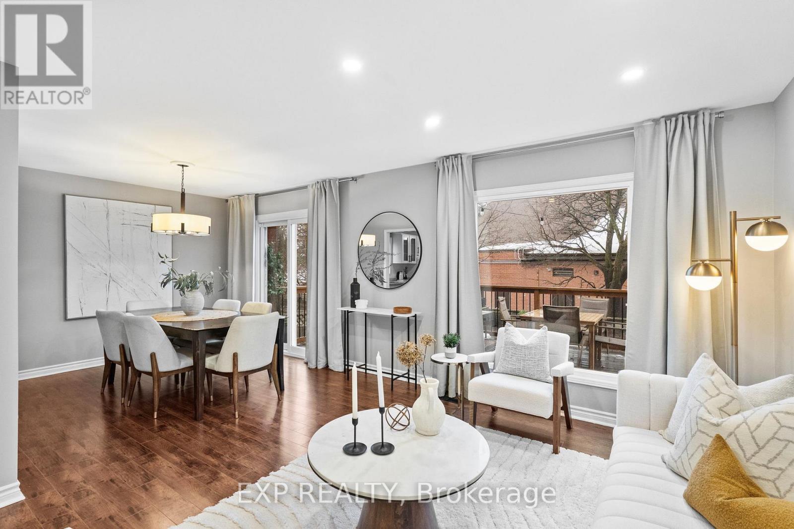 3005 Olympus Mews, Mississauga, ON - Indoor Photo Showing Living Room