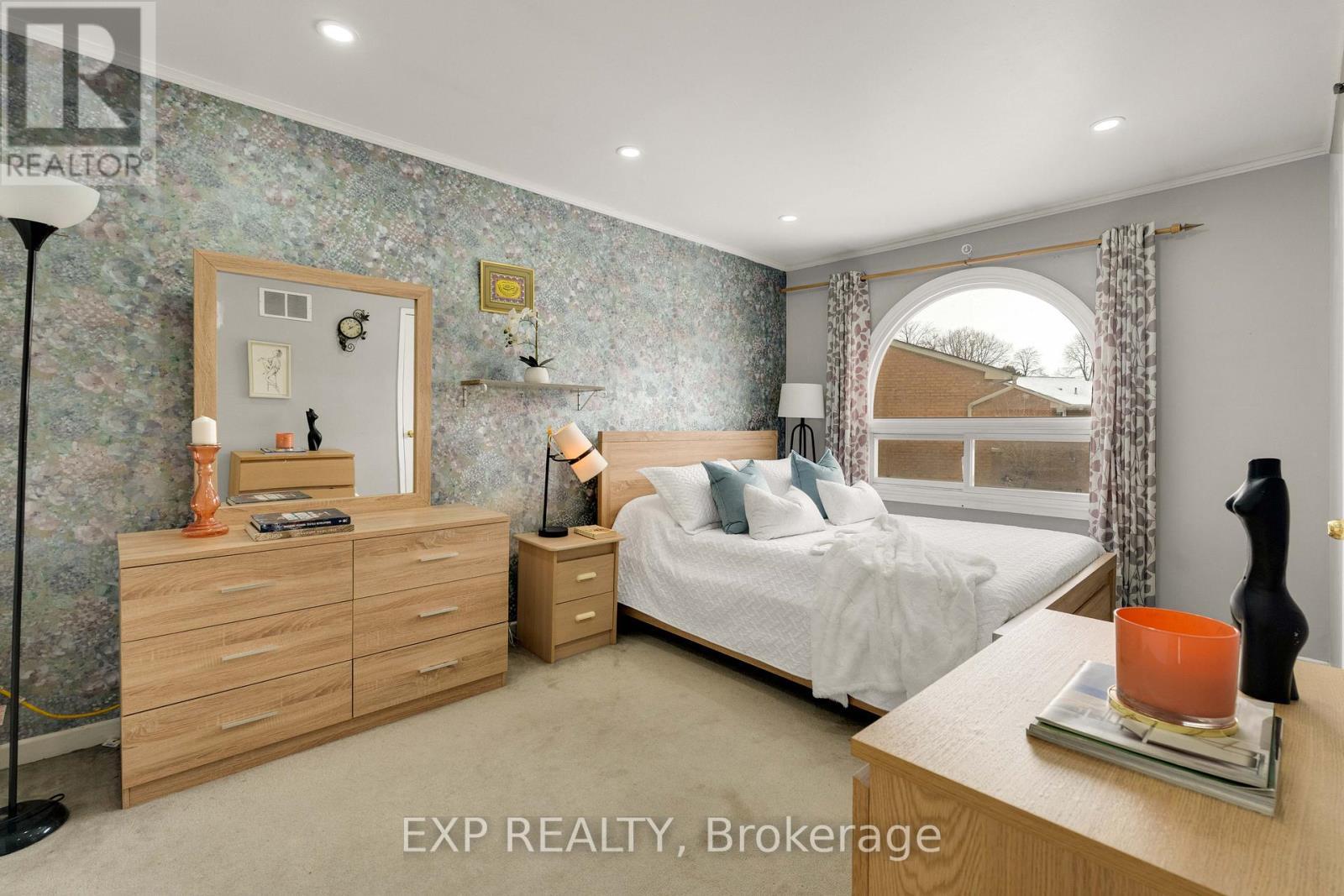 4 - 1180 Mississauga Valley Boulevard, Mississauga, ON - Indoor Photo Showing Bedroom