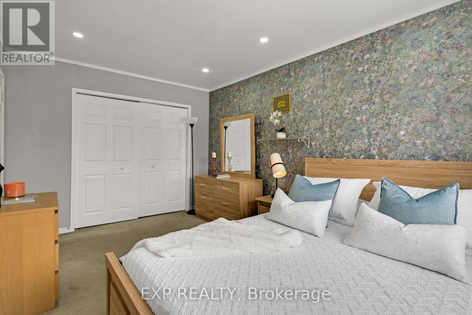 4 - 1180 Mississauga Valley Boulevard, Mississauga, ON - Indoor Photo Showing Bedroom