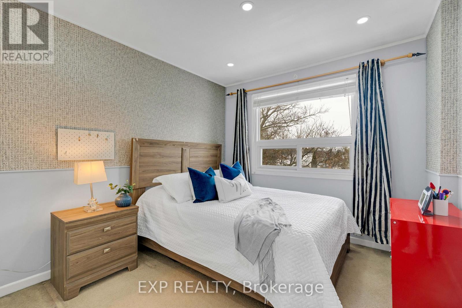 4 - 1180 Mississauga Valley Boulevard, Mississauga, ON - Indoor Photo Showing Bedroom