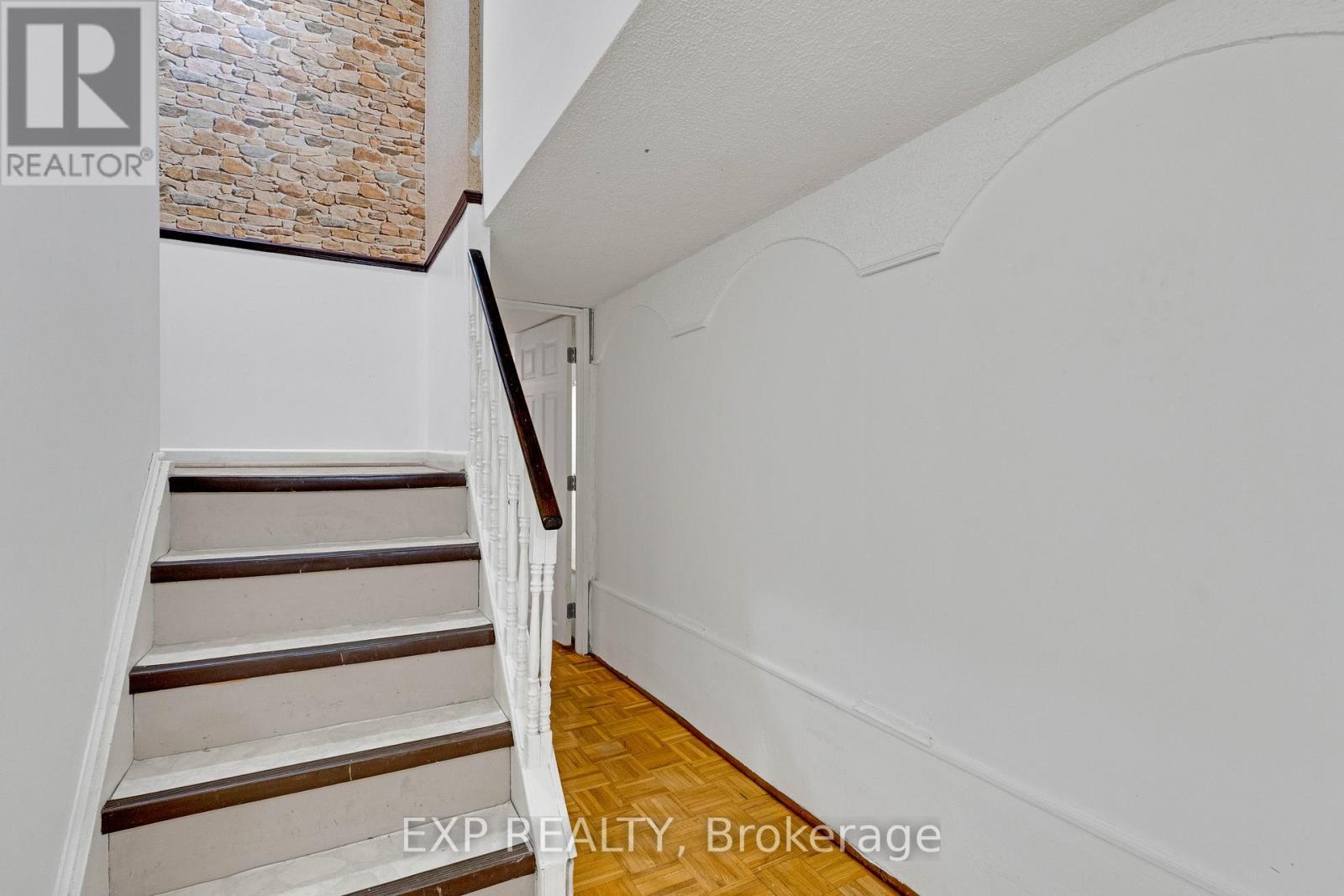 4 - 1180 Mississauga Valley Boulevard, Mississauga, ON - Indoor Photo Showing Other Room