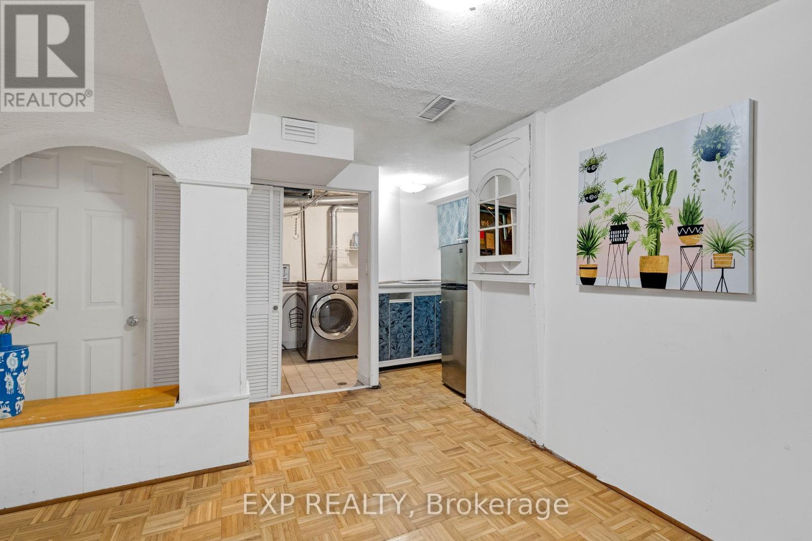 4 - 1180 Mississauga Valley Boulevard, Mississauga, ON - Indoor Photo Showing Other Room