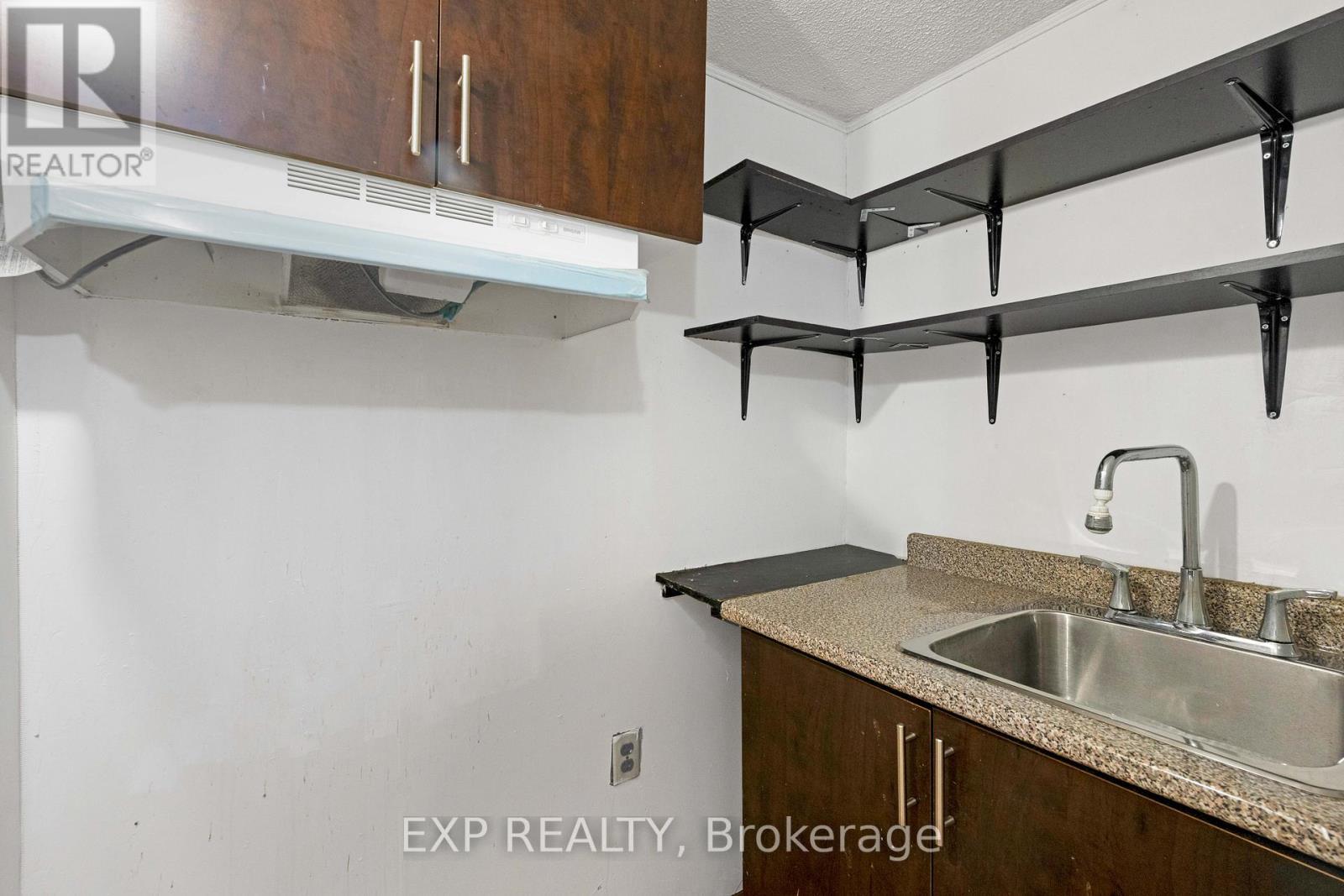 4 - 1180 Mississauga Valley Boulevard, Mississauga, ON - Indoor Photo Showing Kitchen