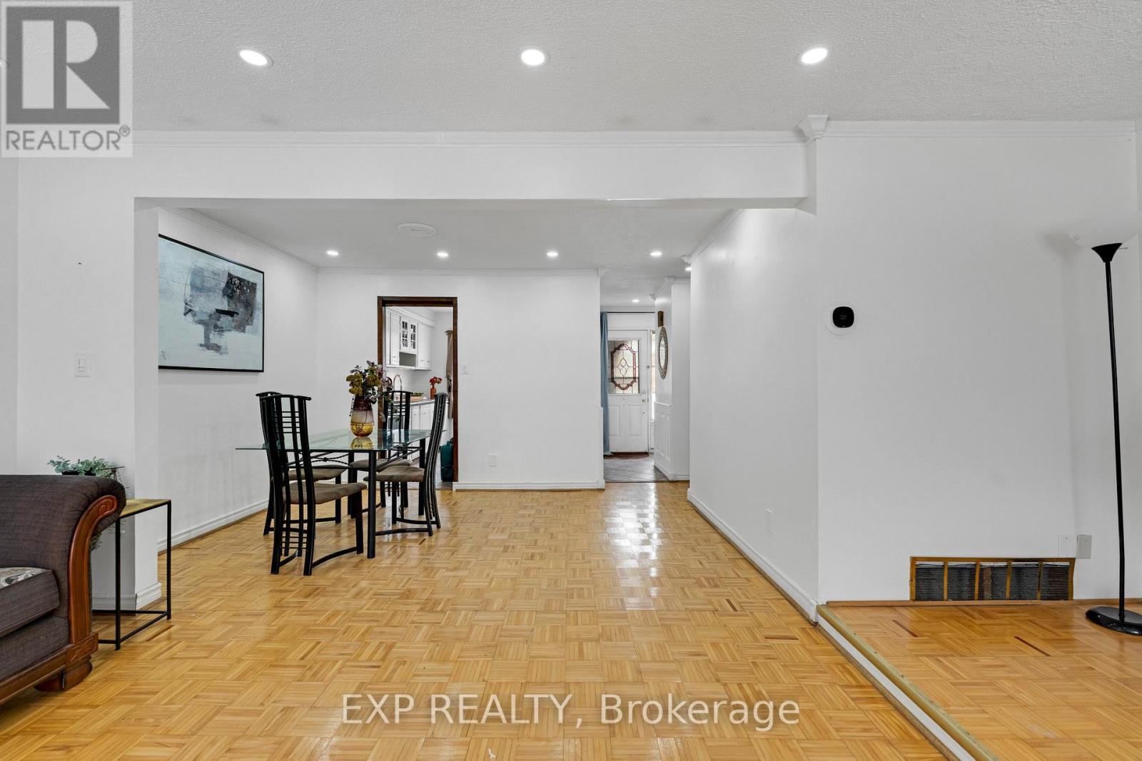 4 - 1180 Mississauga Valley Boulevard, Mississauga, ON - Indoor Photo Showing Other Room