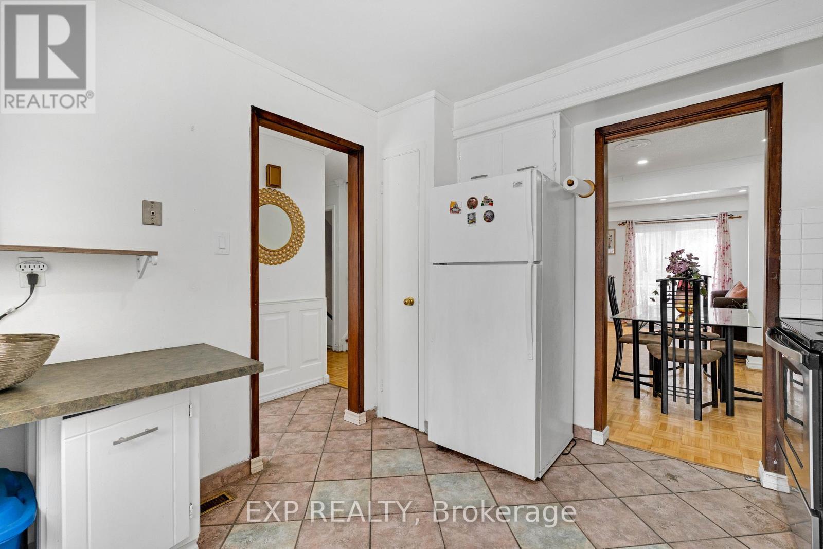 4 - 1180 Mississauga Valley Boulevard, Mississauga, ON - Indoor Photo Showing Kitchen